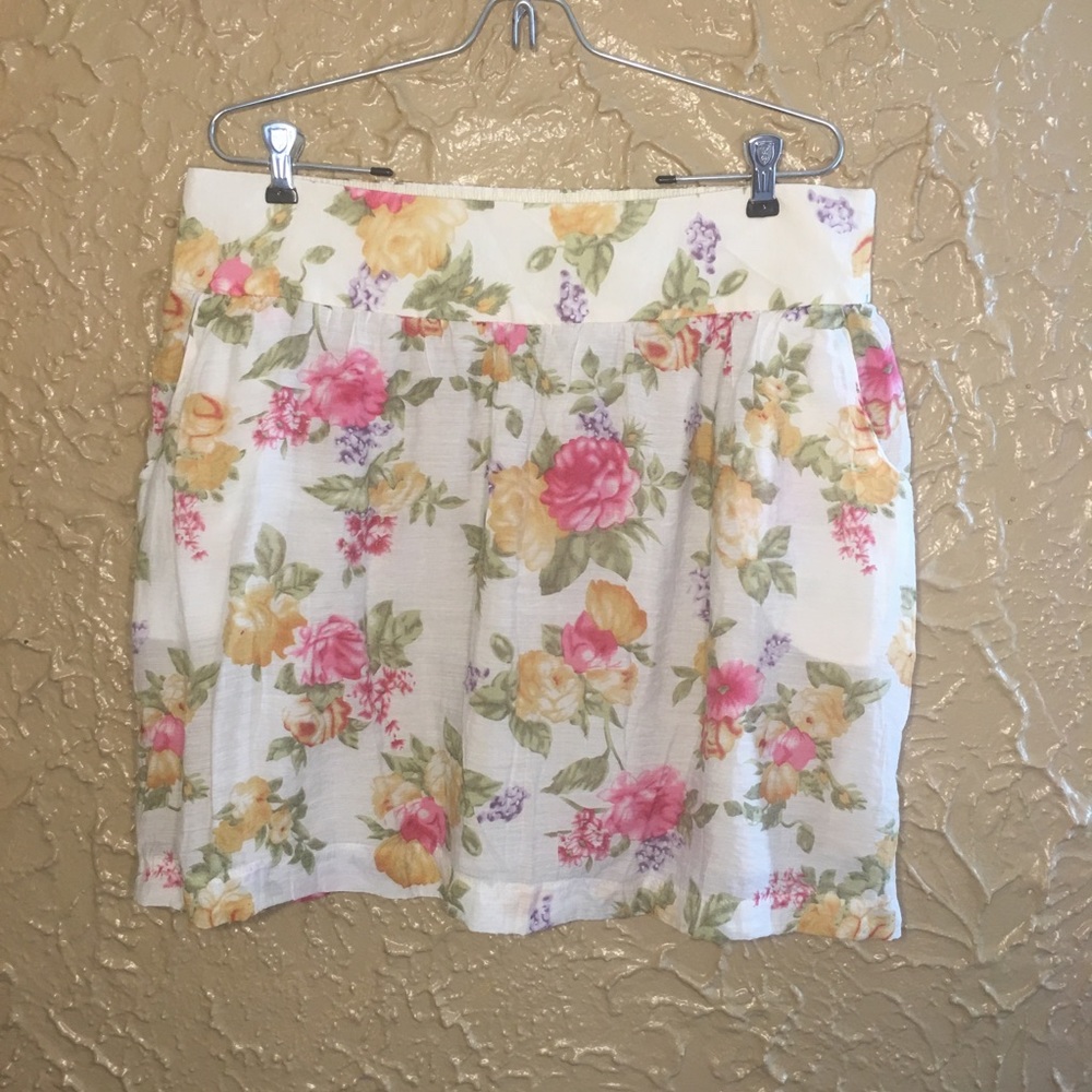 I- Maurices floral skirt w/ pockets